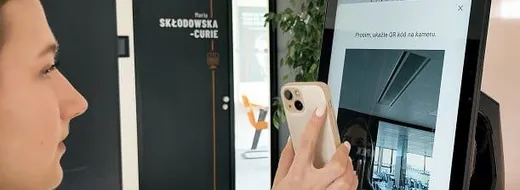 Visitor at the aReception kiosk